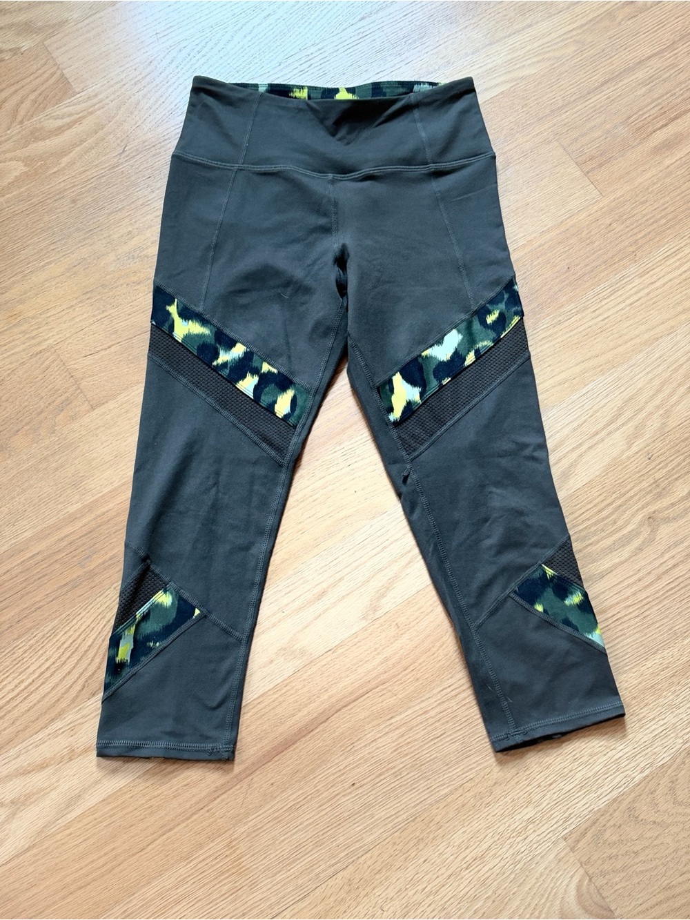 Betsey Johnson Performance Women Leggings Size S Ankle Camo Stretch Logo